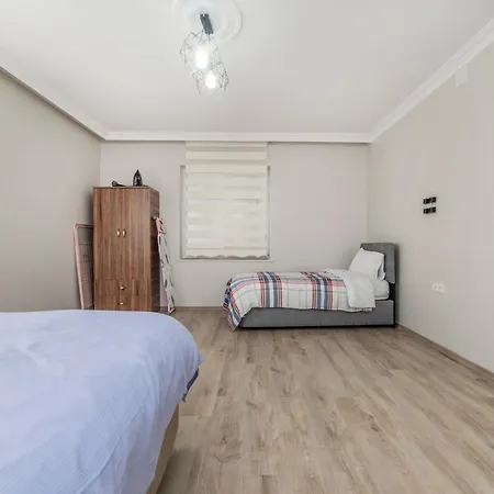Fresh In Authentic Neighborhood Apartment