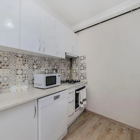 Fresh In Authentic Neighborhood Apartment